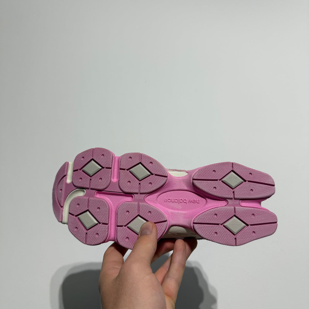 New Balance 9060 Pink